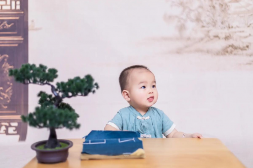 东明五个月宝宝可以站吗